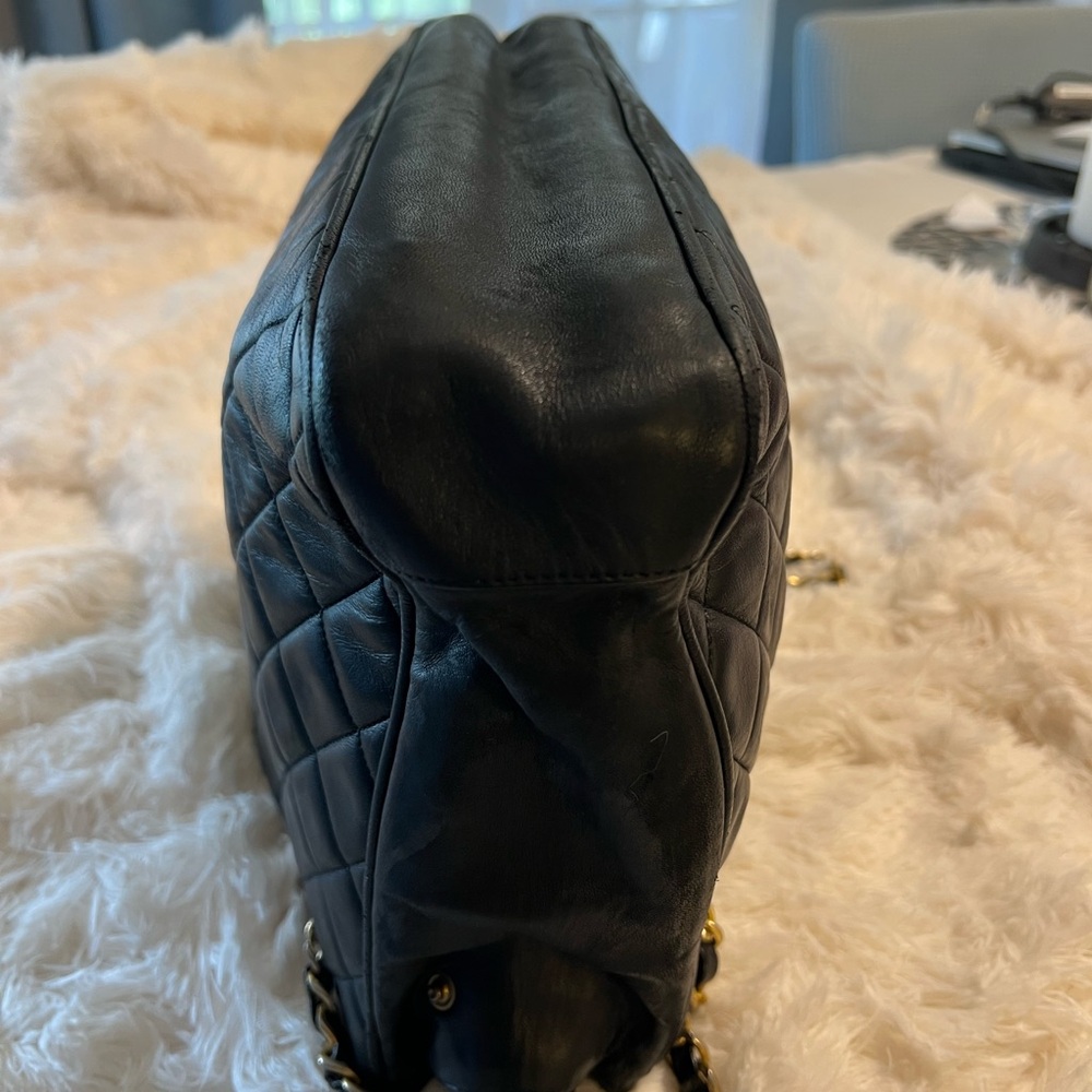 Vintage Chanel Black and Gold Quilted Shoulder Bag - Picture 7 of 16